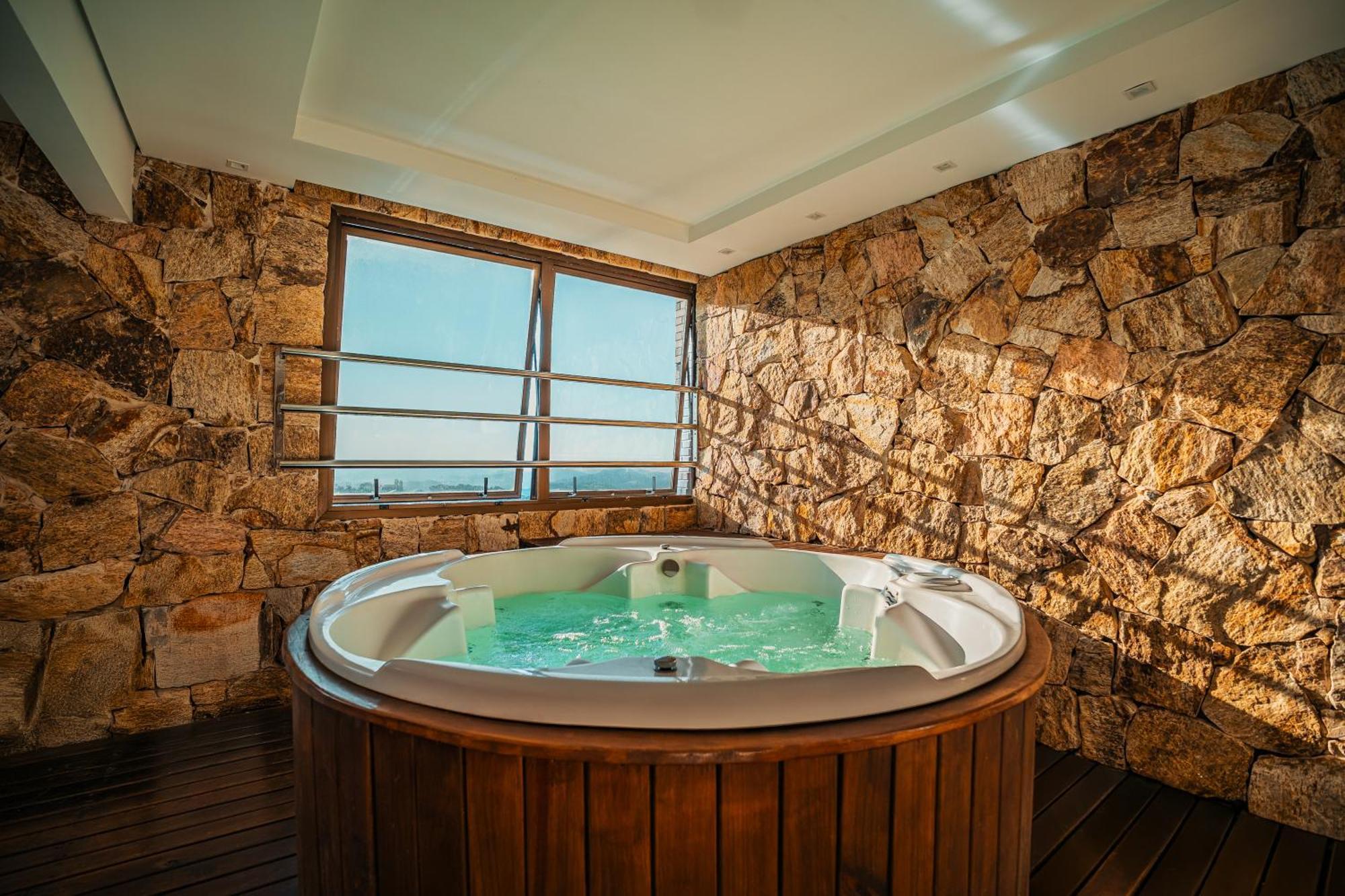 Hotel Laghetto Bento Бенту-Гонсалвис Экстерьер фото